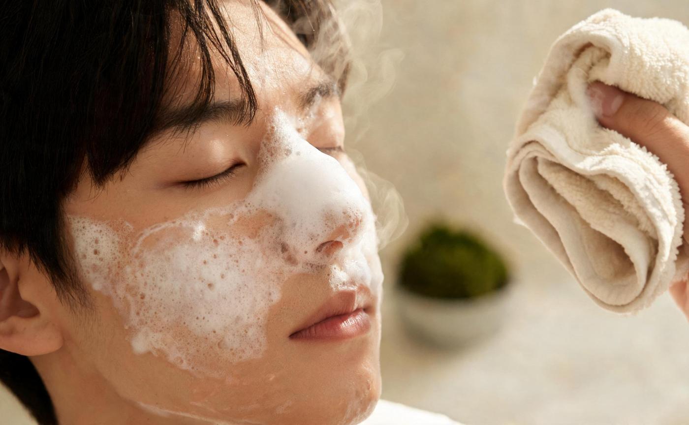 Purity direction: cleansing foam and a warm towel